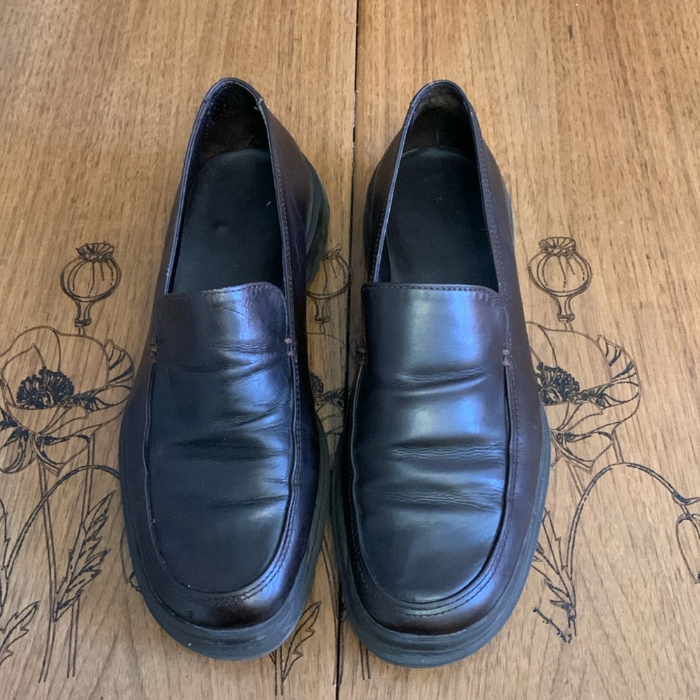 Banana Republic dark brown leather loafers. EUC. Sz 7.